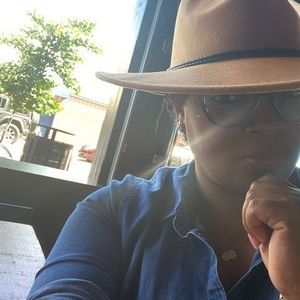 Meet your Posher, Ebony